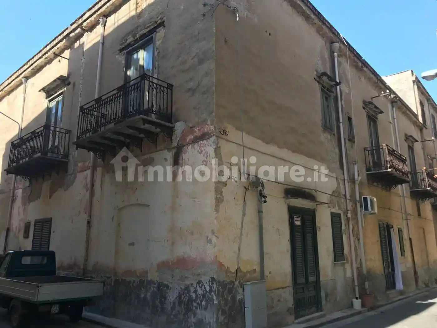 Palazzo - Edificio in vendita a Bagheria