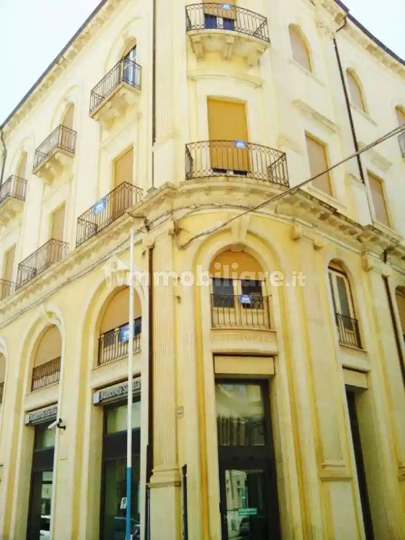 Palazzo - Edificio in vendita a Comiso
