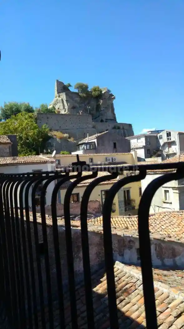 Palazzo - Edificio in vendita a Castiglione di Sicilia