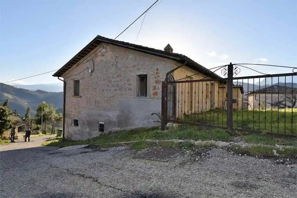 Rustico - Casale in vendita a Roccafluvione