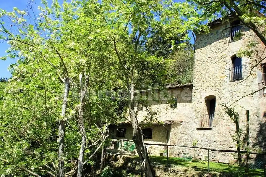 Casa indipendente in vendita a Gambassi Terme