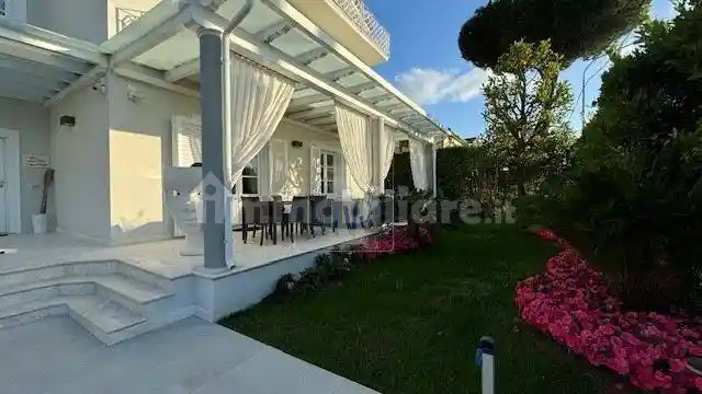 Villa in vendita a Pietrasanta