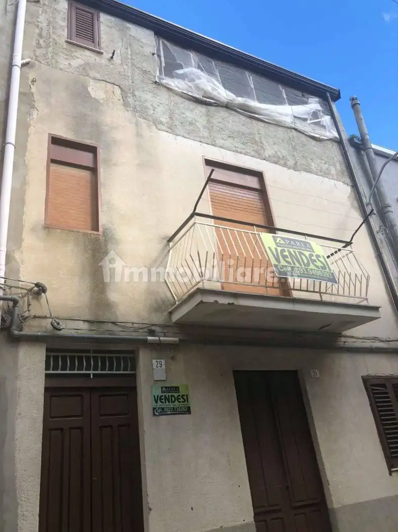 Palazzo - Edificio in vendita a Castrofilippo