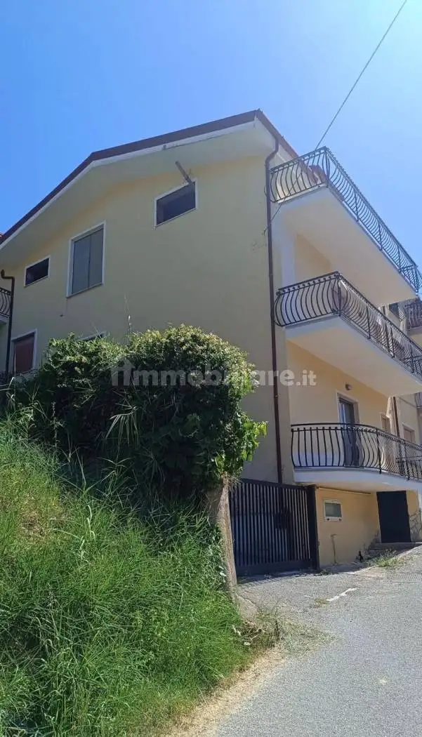 Palazzo - Edificio in vendita a Zumpano