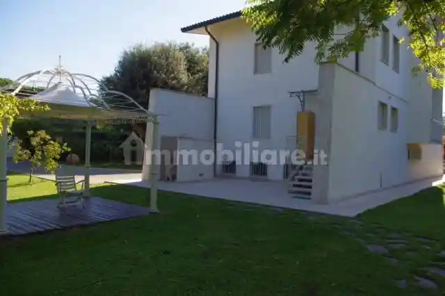 Villa in affitto a Montignoso