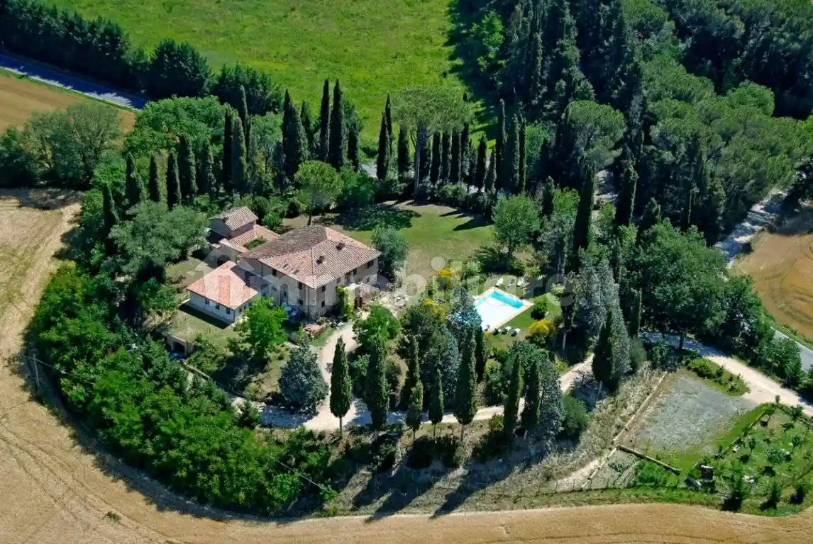 Rustico - Casale in vendita a Chiusi