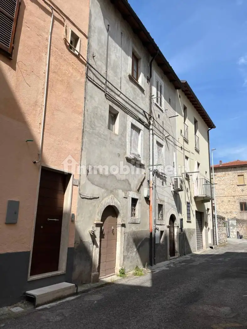 Casa indipendente in vendita a Sulmona