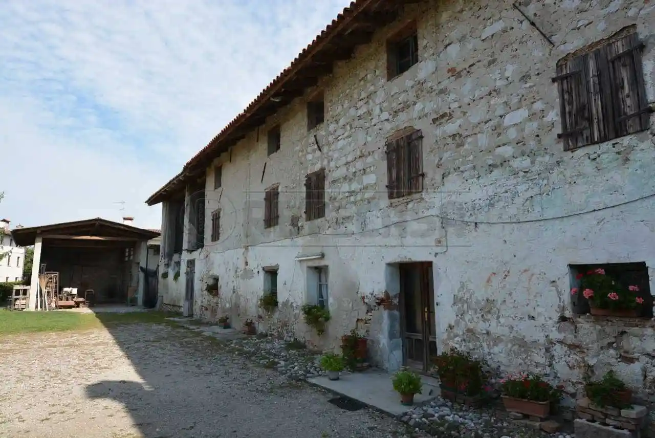 Casale via C. Battisti, 30, Viscone, Chiopris-Viscone - foto 3