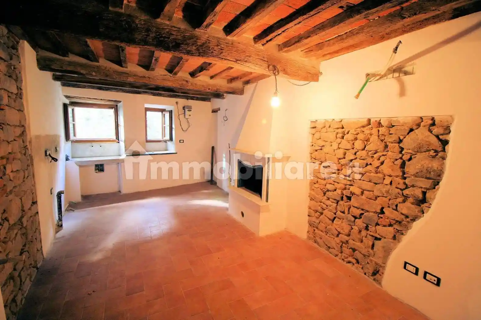 Casa indipendente in vendita a Massa e Cozzile