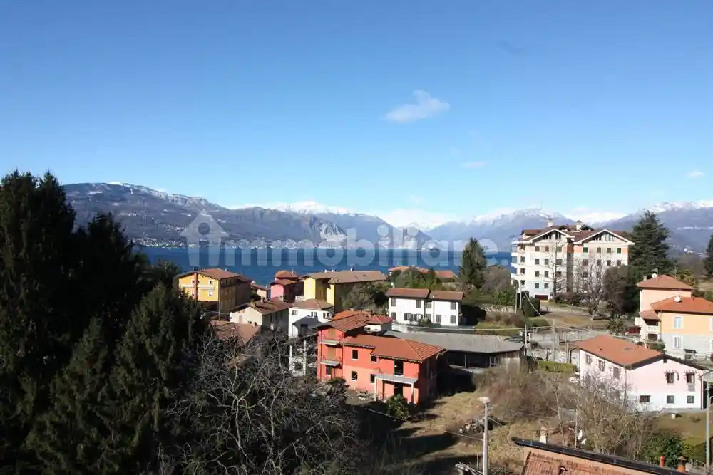 Appartamento in vendita a Leggiuno