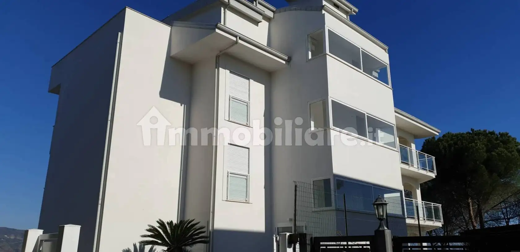 Appartamento in affitto a Soverato