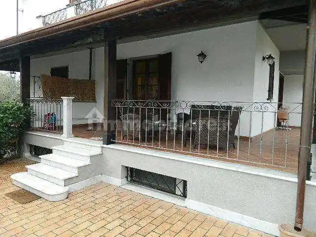 Villa in vendita a Carrara