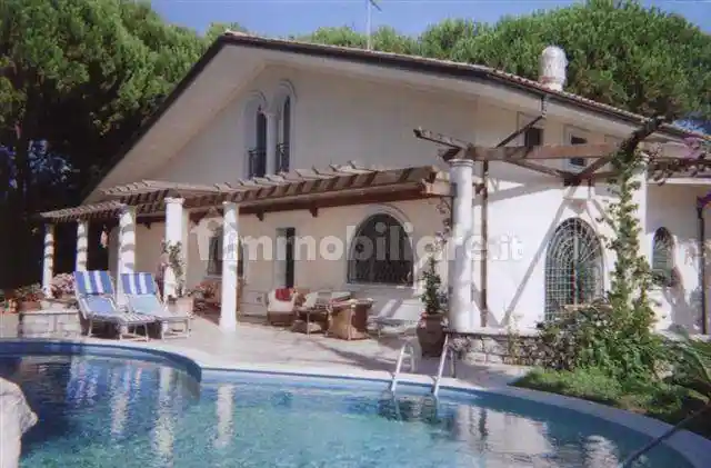 Villa in vendita a Montignoso