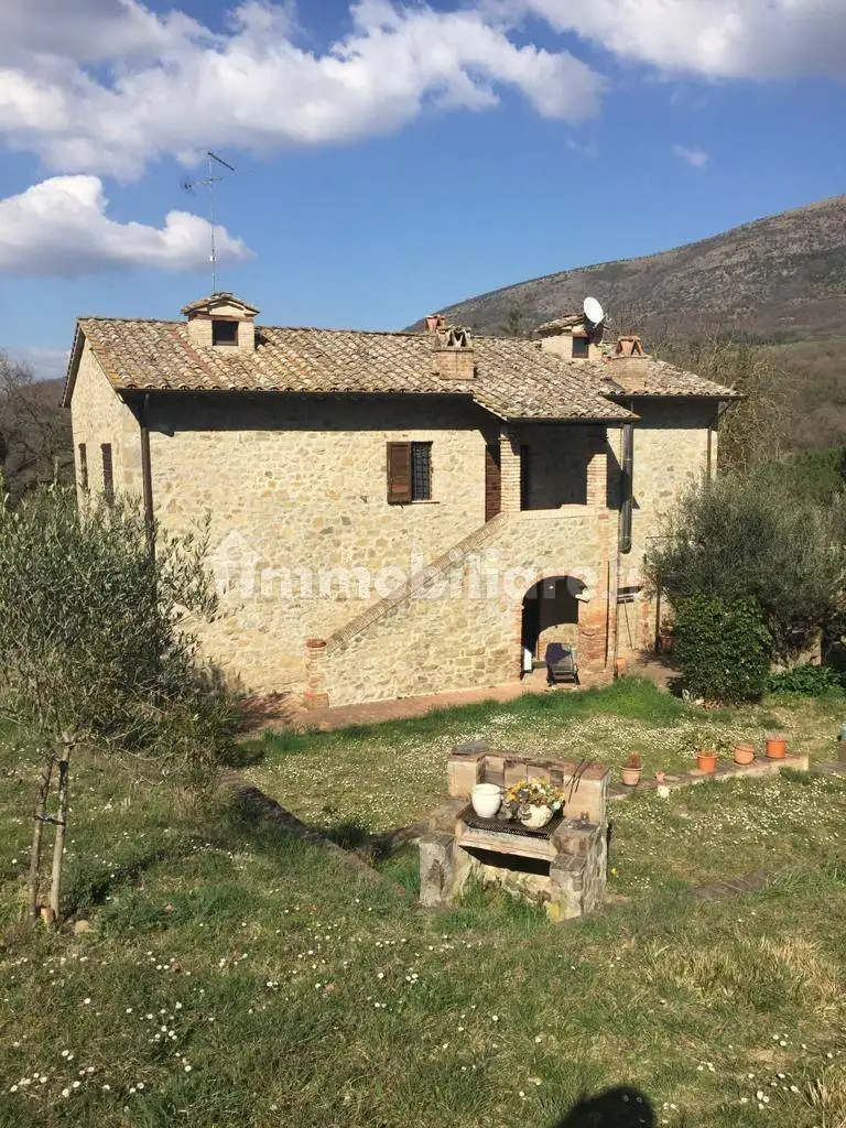 Rustico - Casale in vendita a Perugia