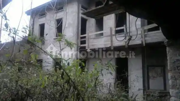 Palazzo - Edificio in vendita a Erba