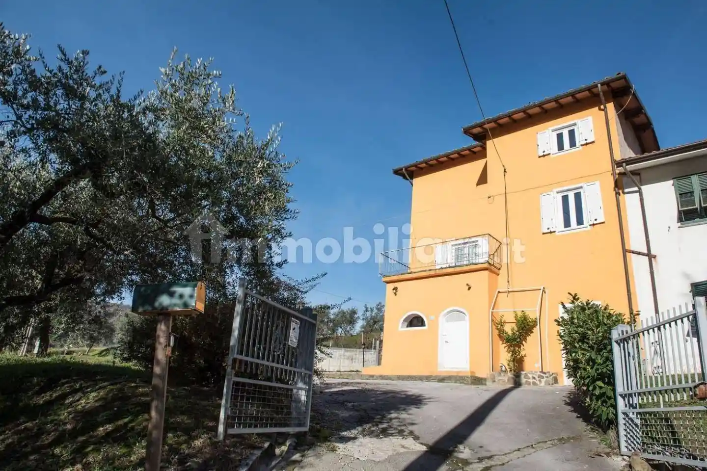 Rustico - Casale in vendita a Lucca