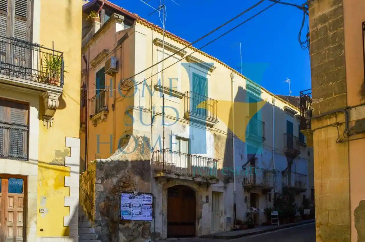 Palazzo - Edificio in vendita a Noto