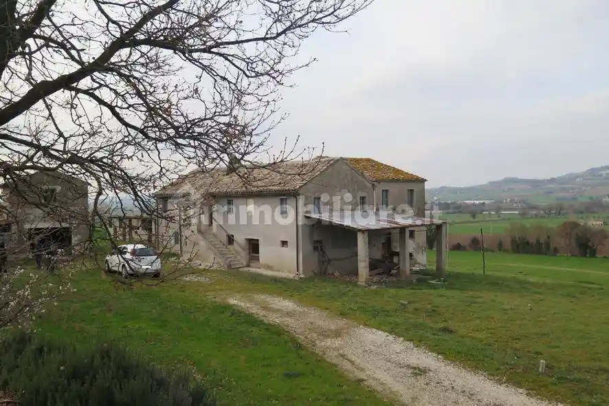 Rustico - Casale in vendita a Montelupone