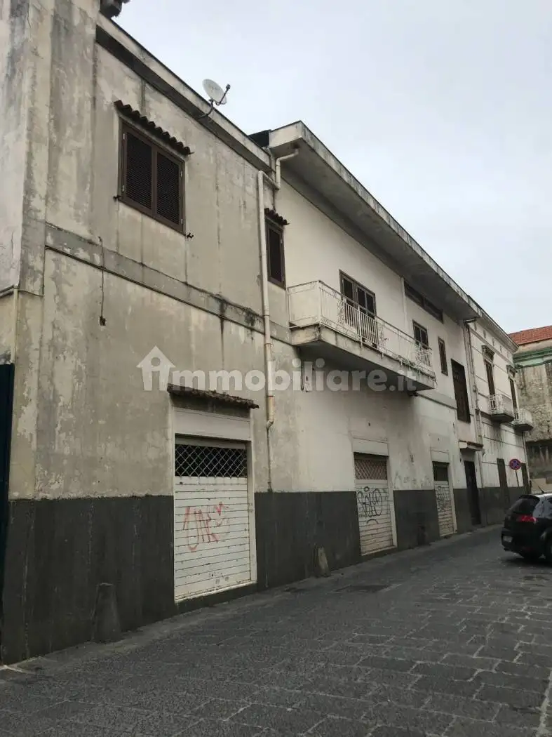 Palazzo - Edificio in vendita a Giugliano in Campania