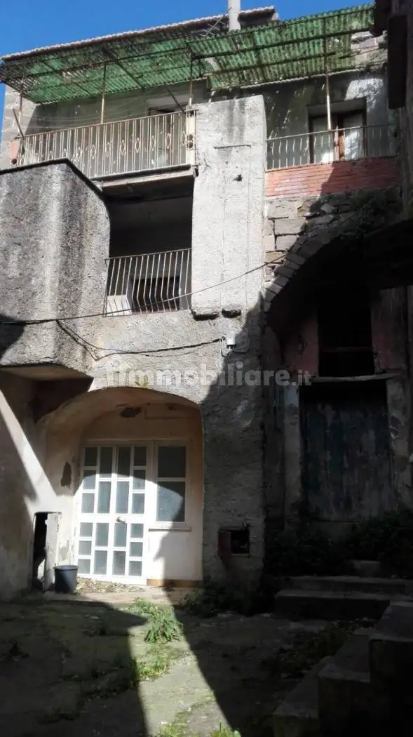 Palazzo - Edificio in vendita a Sant'Agata de' Goti