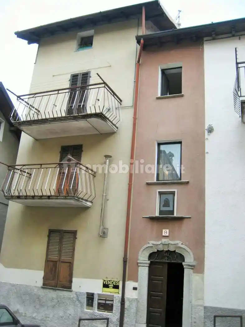 Appartamento in vendita a Schignano