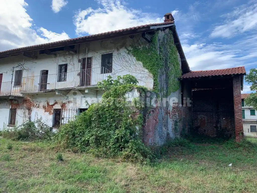 Rustico - Casale in vendita a Oleggio