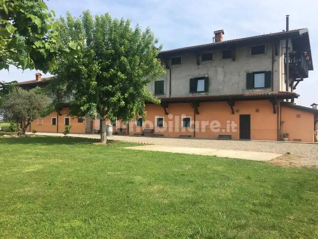Rustico - Casale in vendita a Oleggio