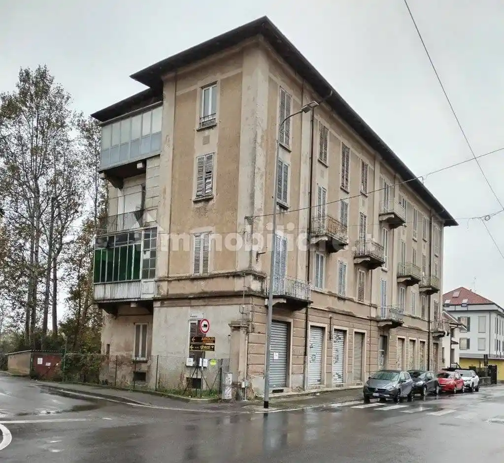 Palazzo - Edificio in vendita a Carnate