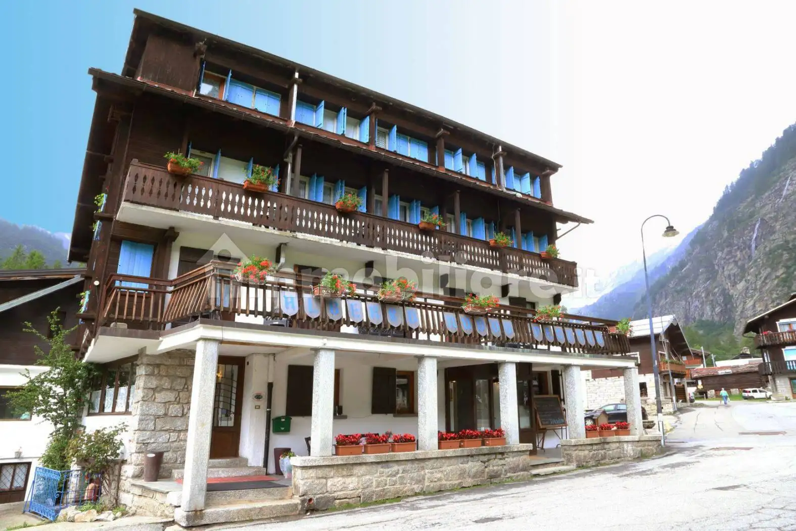 Palazzo - Edificio in vendita a Macugnaga