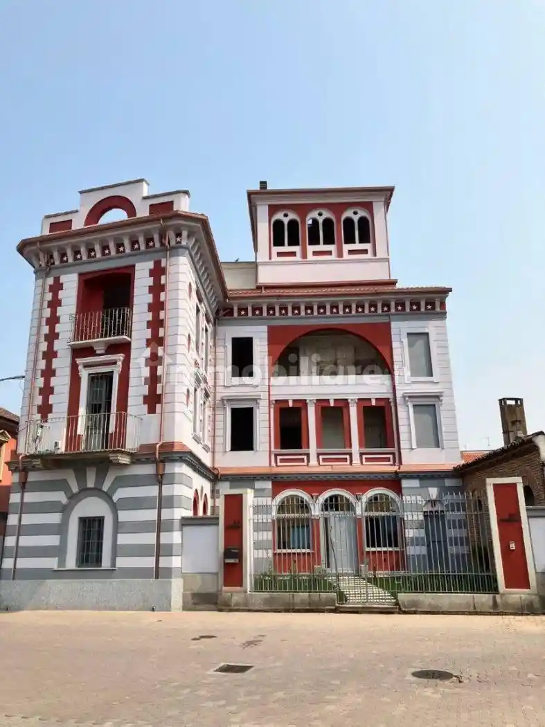 Palazzo - Edificio in vendita a Mede