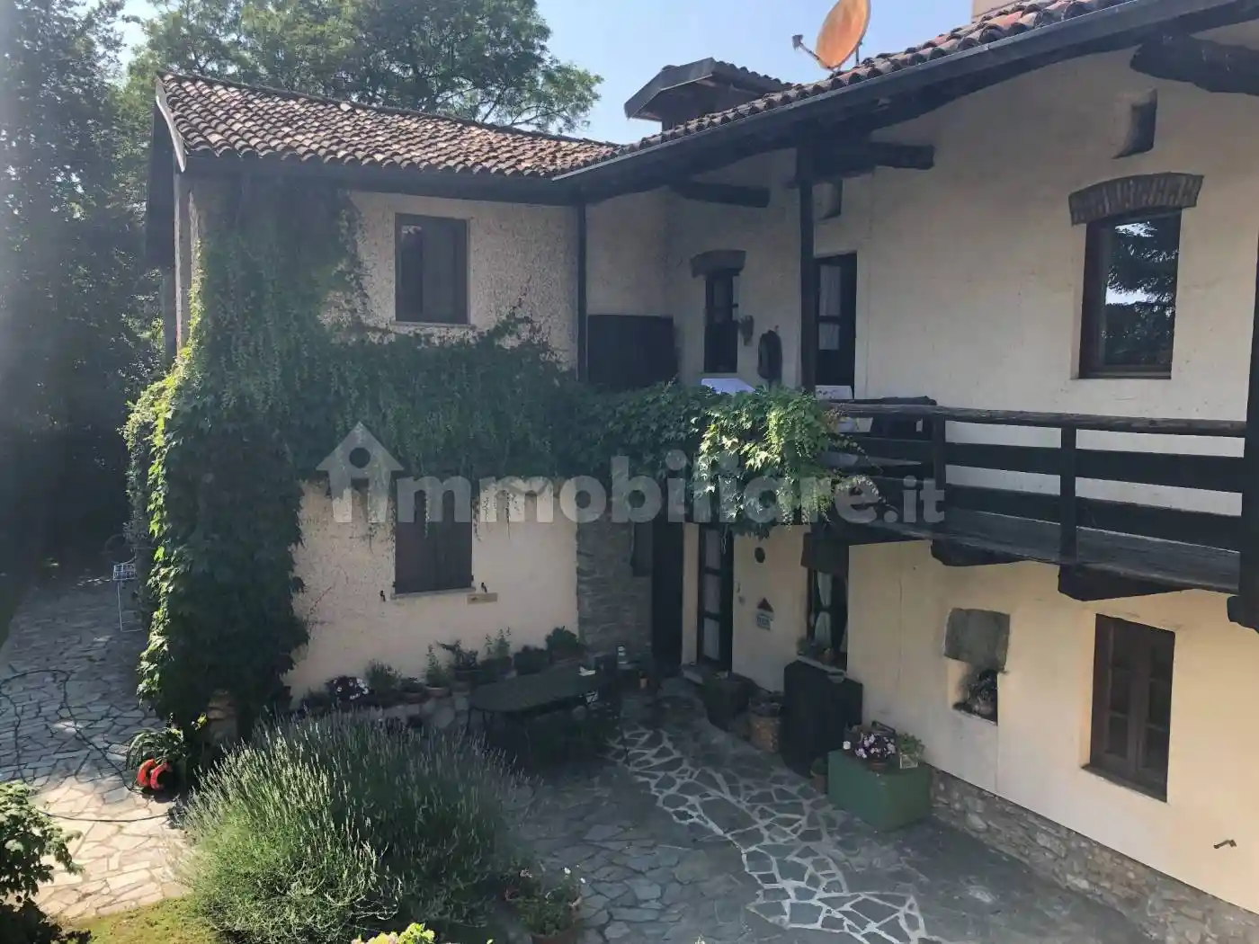 Appartamento in affitto a Barasso