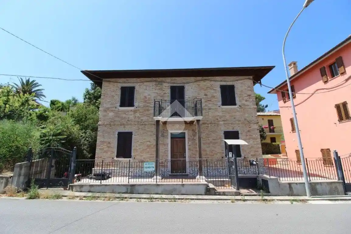 Casa indipendente in vendita a Castel di Lama