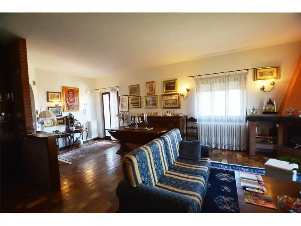 Villa in vendita a Castelfranco Piandisco