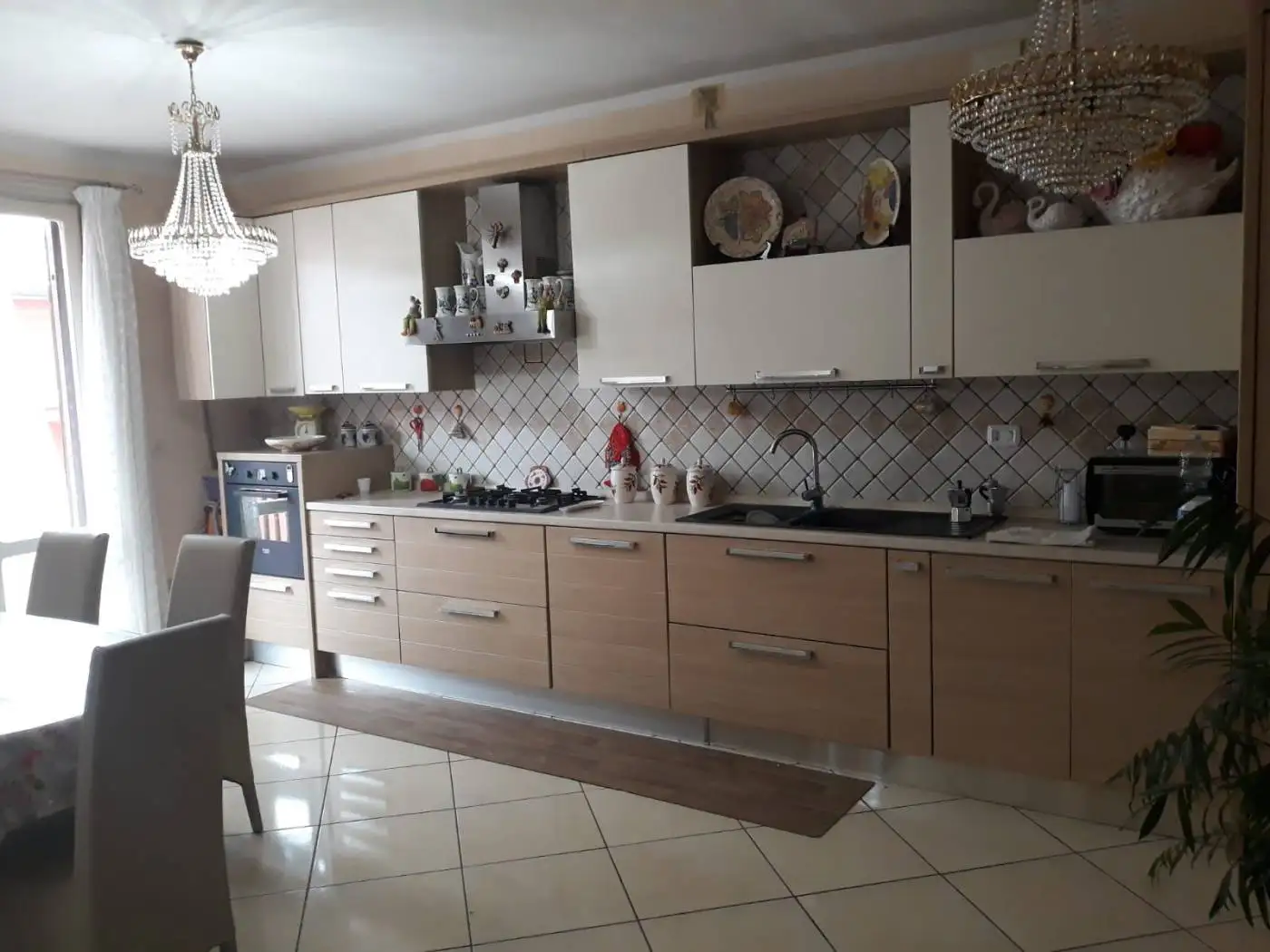 Palazzo - Edificio in vendita a Parete