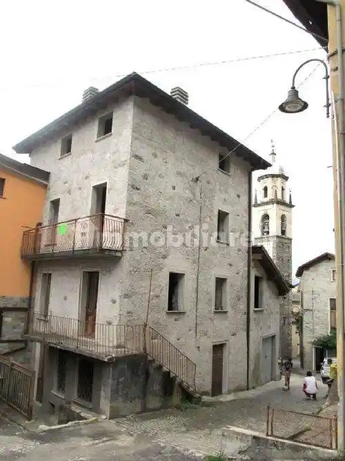 Casa indipendente in vendita a Buglio in Monte