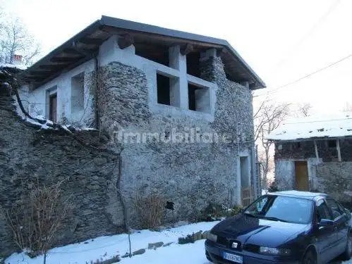 Casa indipendente in vendita a Castello dell'Acqua