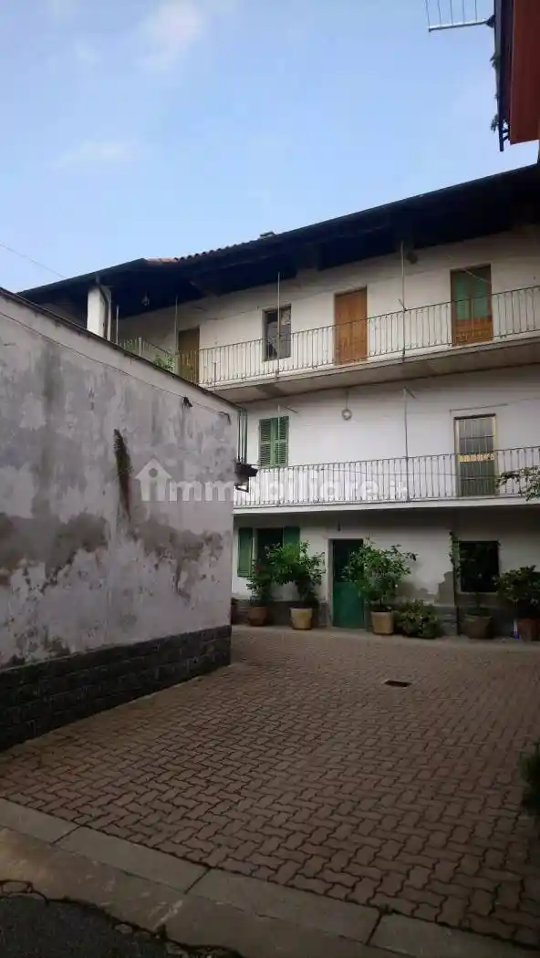 Casa indipendente in vendita a Serravalle Sesia