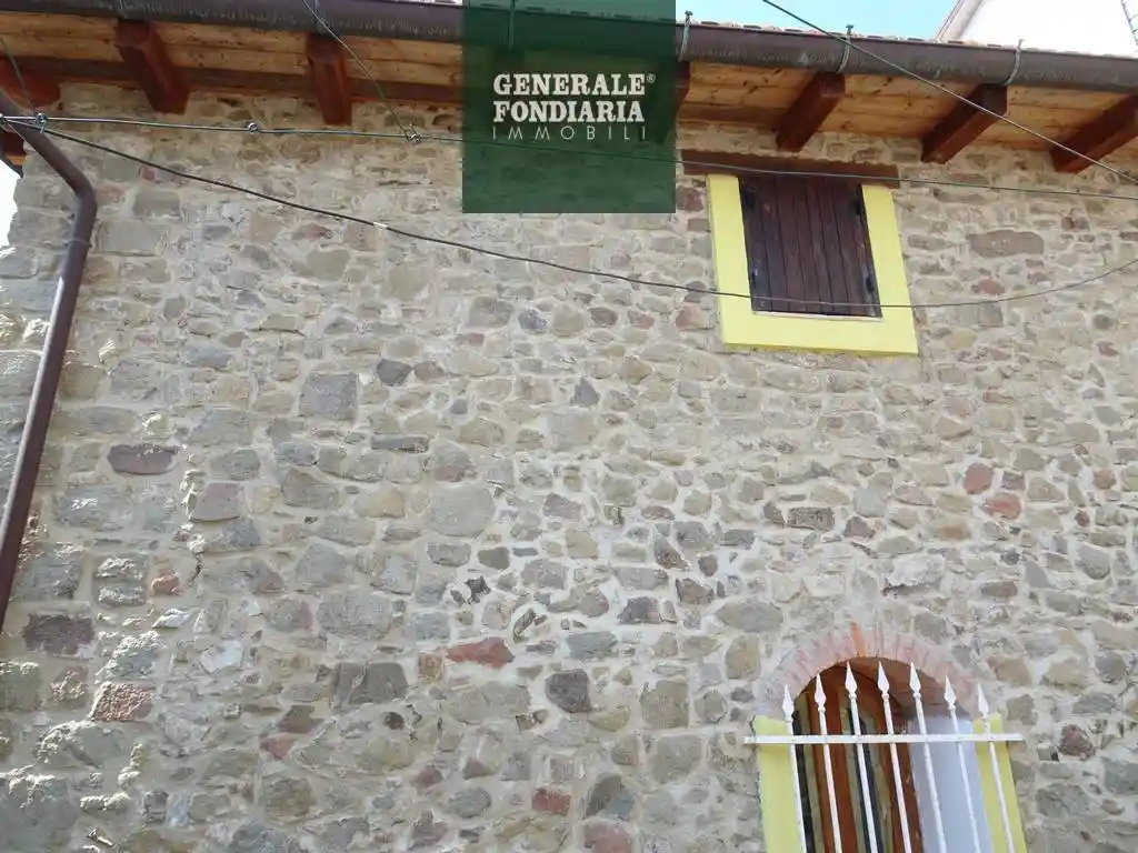 Casa indipendente in vendita a Follo