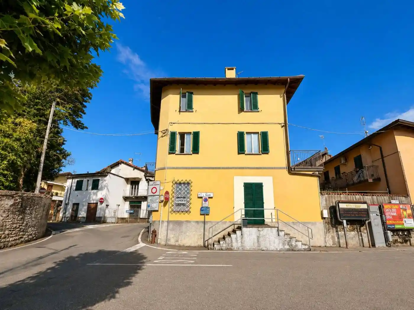 Appartamento in vendita a Gazzada Schianno