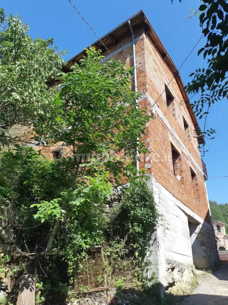 Casa indipendente in vendita a Cabella Ligure