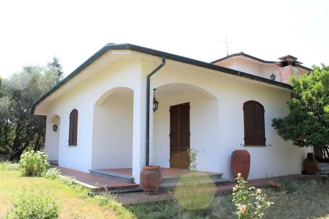 Villa in vendita a Cascina