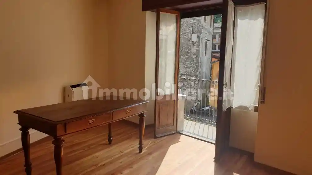 Casa indipendente in affitto a Varallo