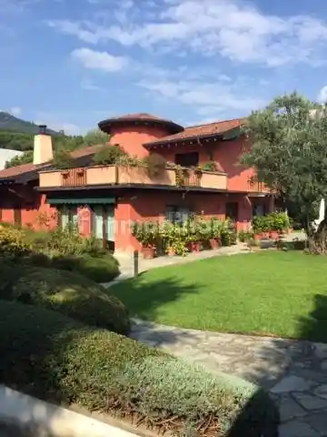 Villa in vendita a Barasso