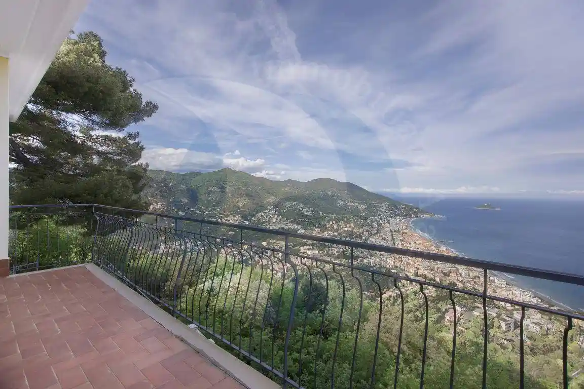 Villa in vendita a Alassio