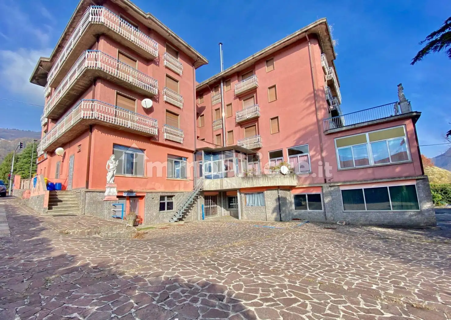 Palazzo - Edificio in vendita a Spinone al Lago