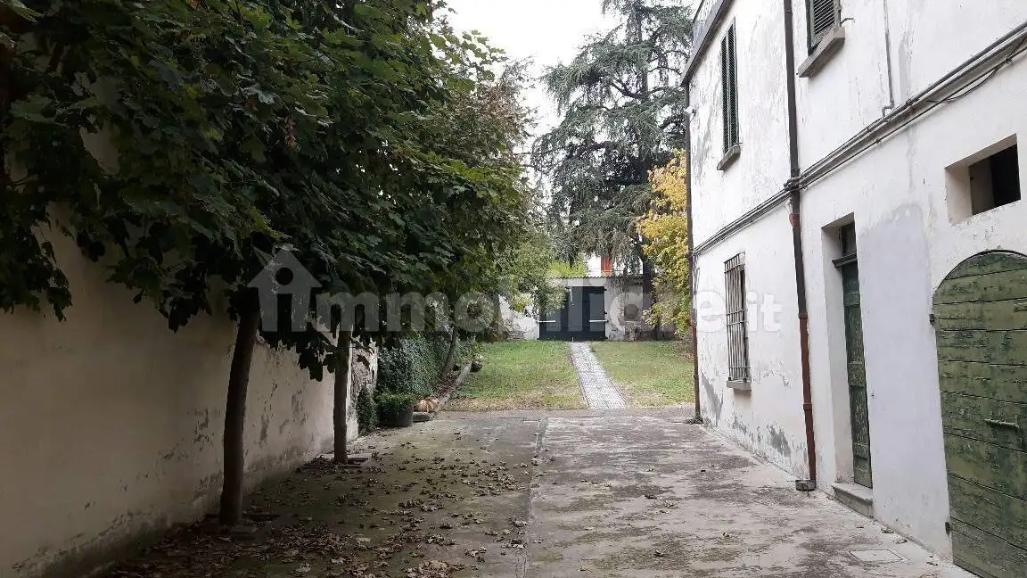 Palazzo - Edificio in vendita a Meldola