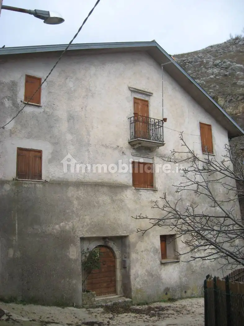 Palazzo - Edificio in vendita a Tagliacozzo