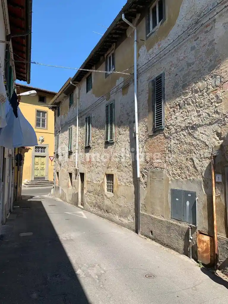 Palazzo - Edificio in vendita a Pescia