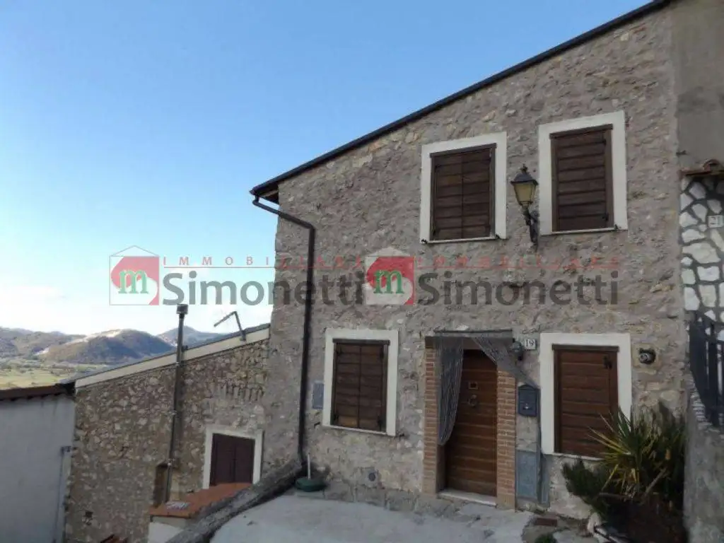 Casa indipendente in vendita a Pereto