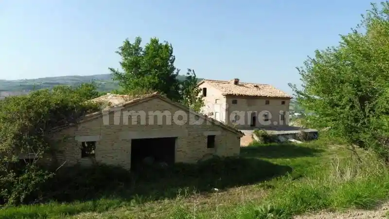 Rustico - Casale in vendita a San Severino Marche